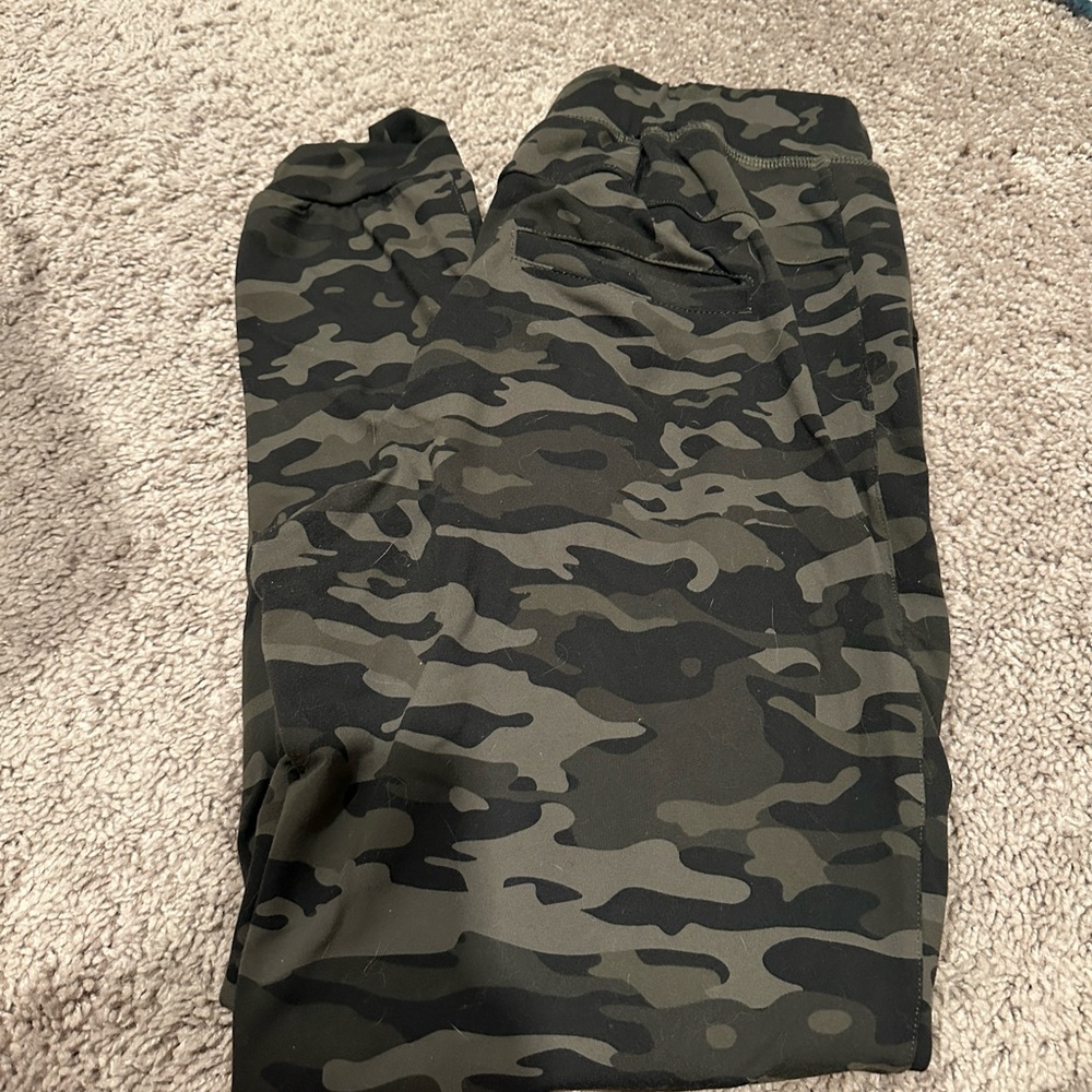 Alphalete Men’s Joggers.